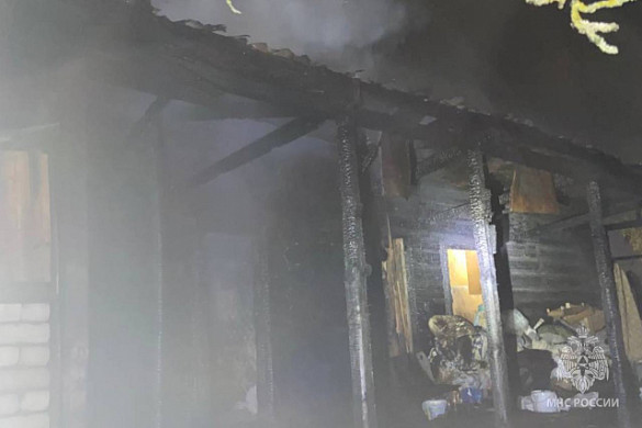 В Кинешме на улице Полины Осипенко сгорел нежилой дом